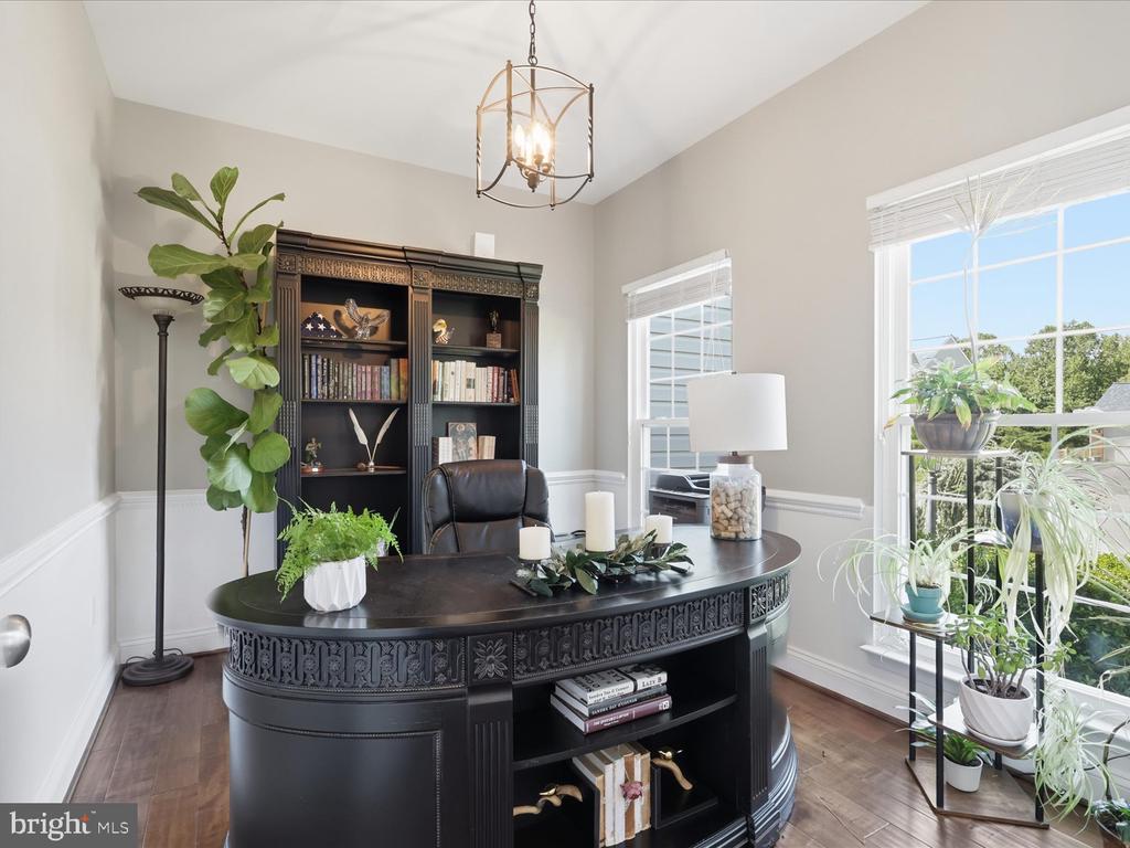 2856 MYRTLEWOOD DRIVE
