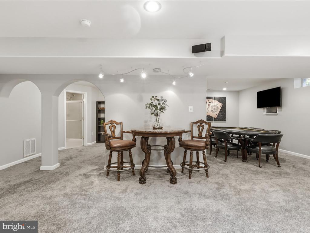 2856 MYRTLEWOOD DRIVE