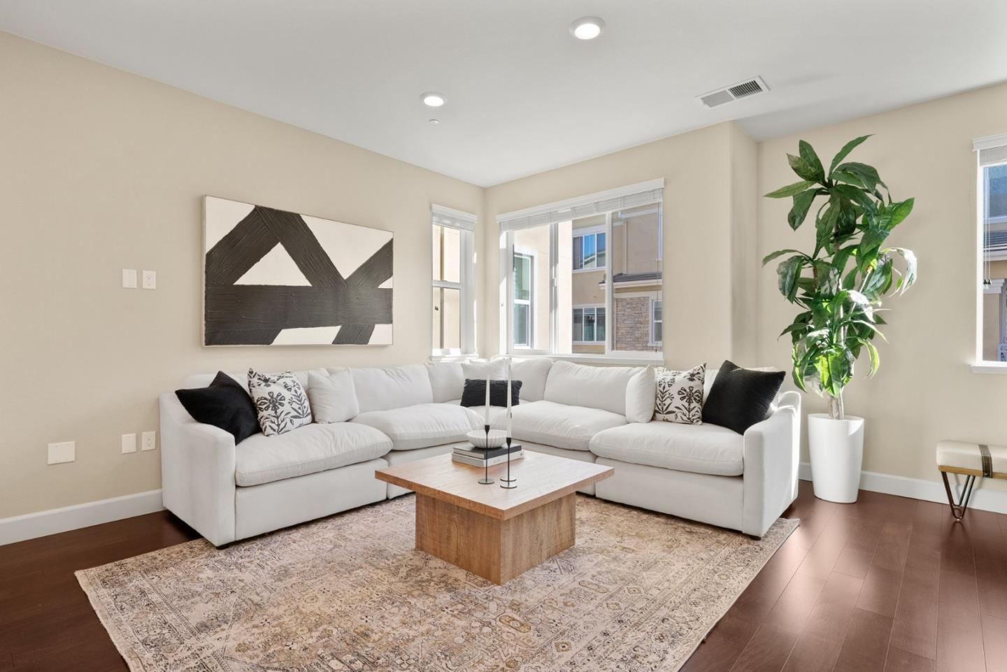 5973 Woodspring LOOP