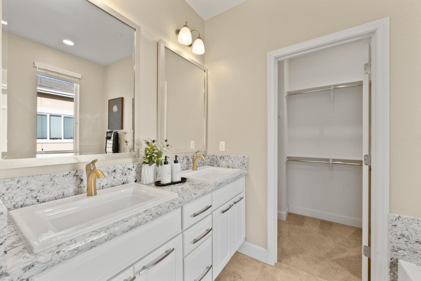 5973 Woodspring LOOP