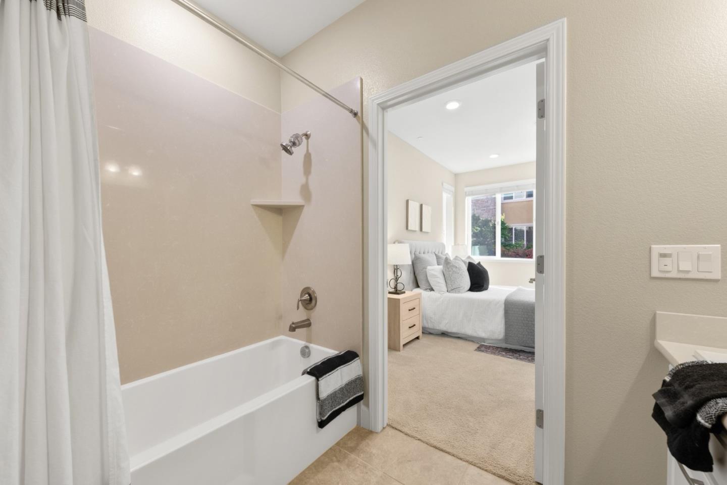 5973 Woodspring LOOP