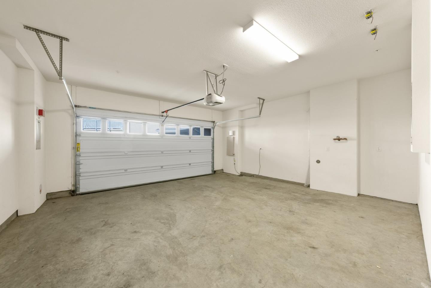 5973 Woodspring LOOP