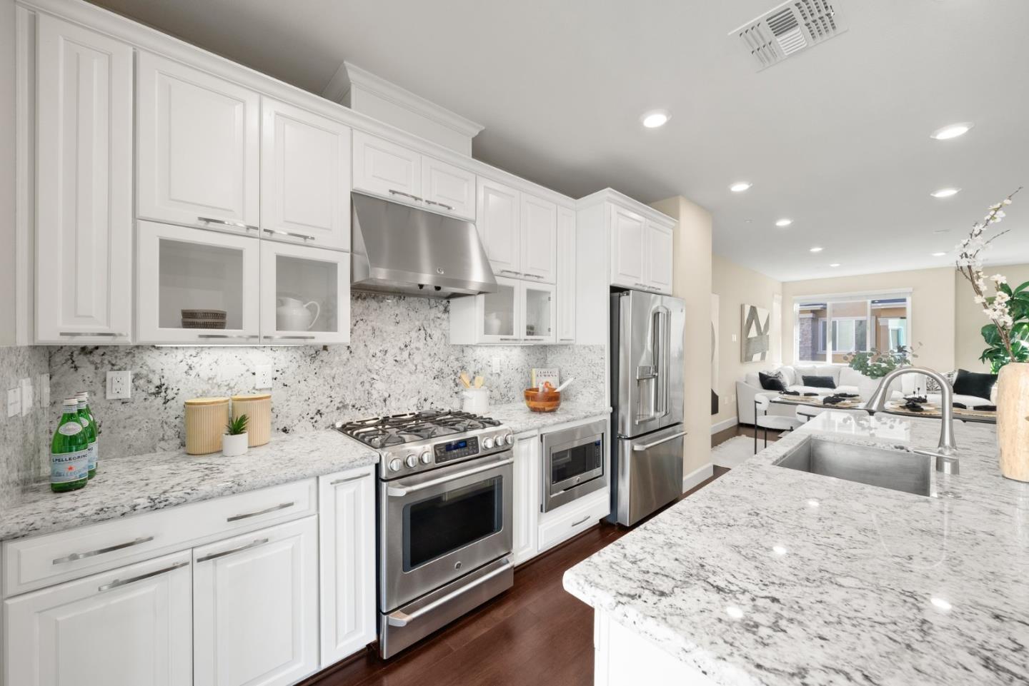 5973 Woodspring LOOP