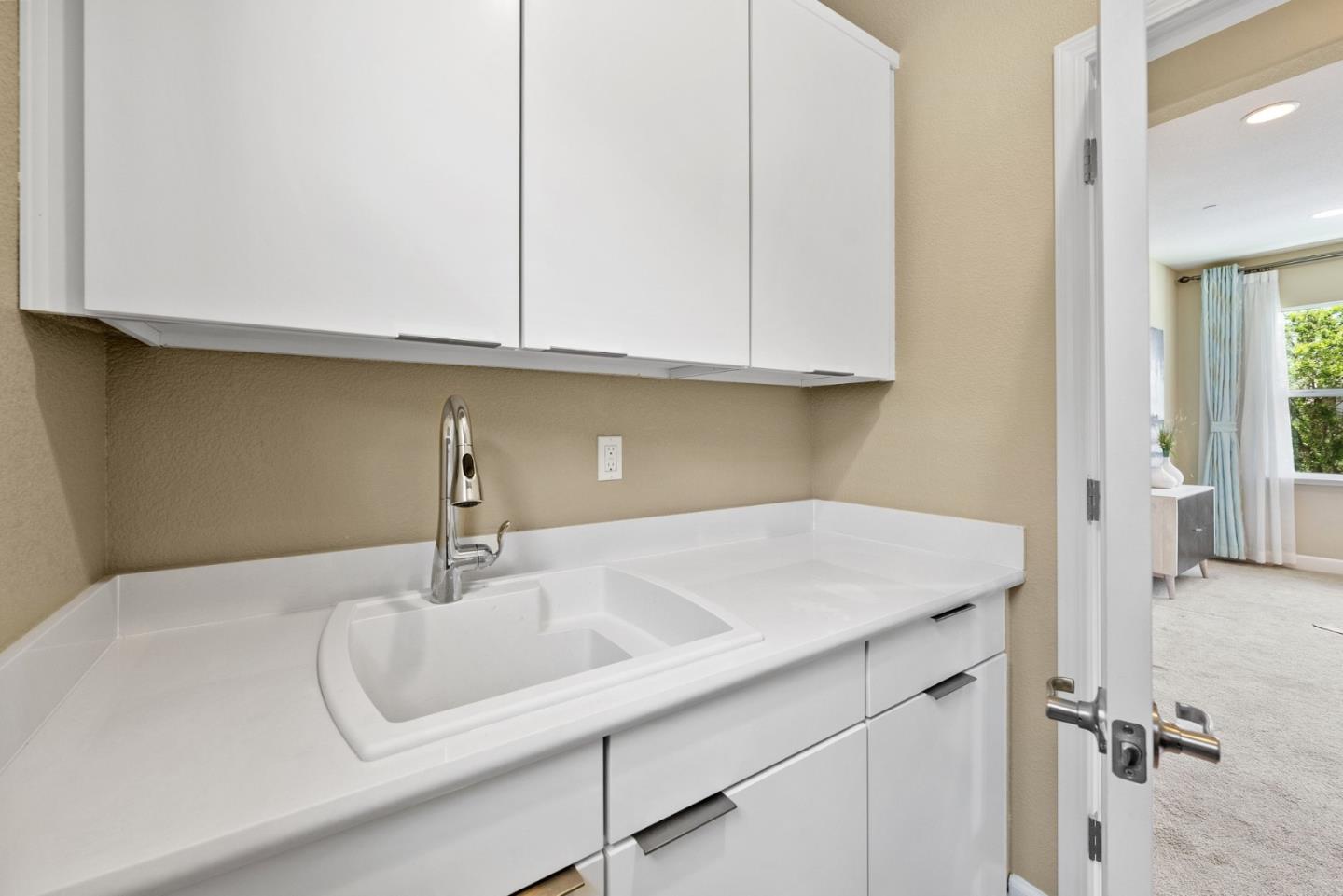 6080 Golden Vista DR