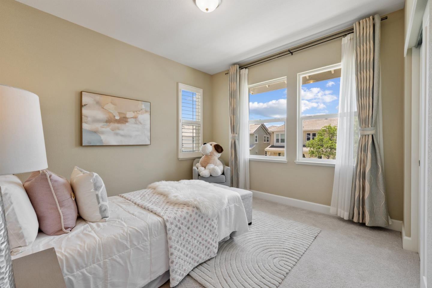 6080 Golden Vista DR