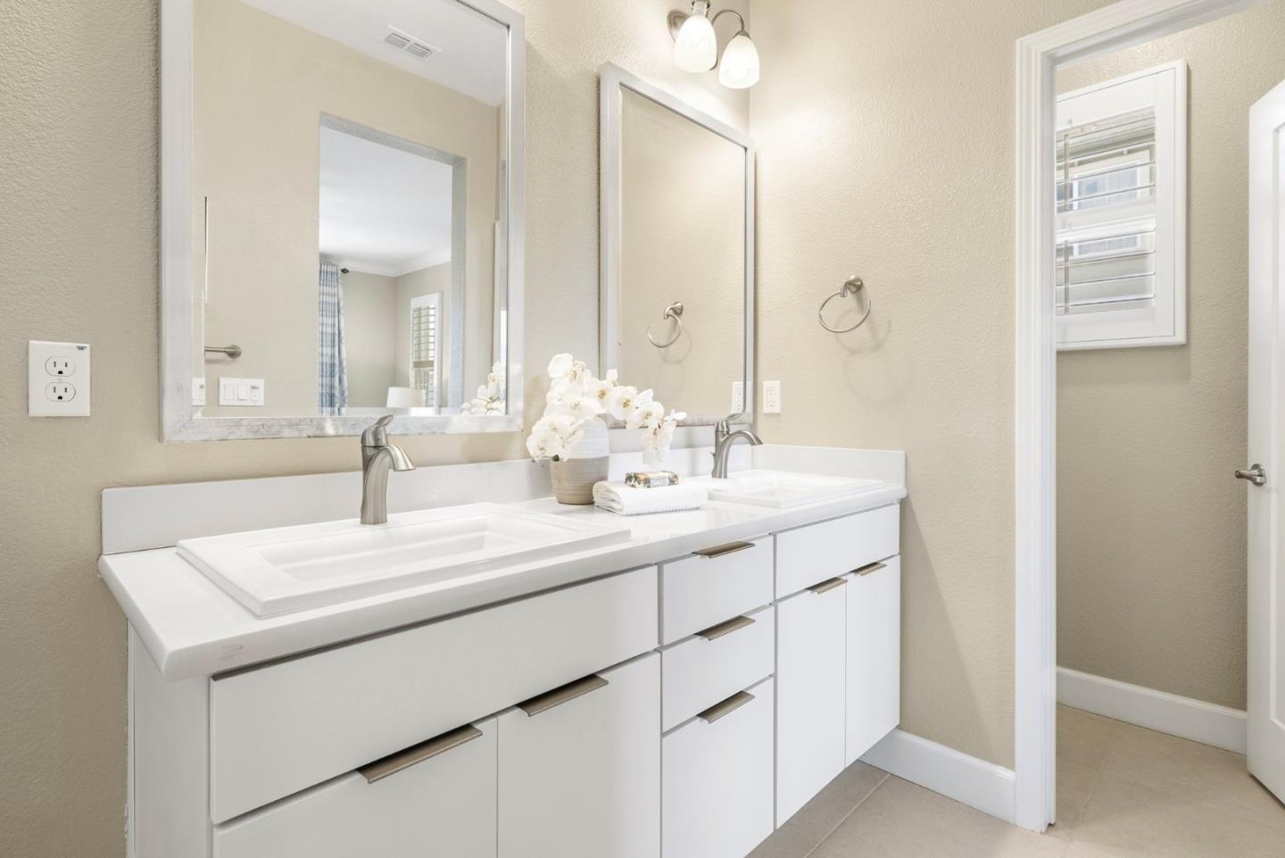 6080 Golden Vista DR