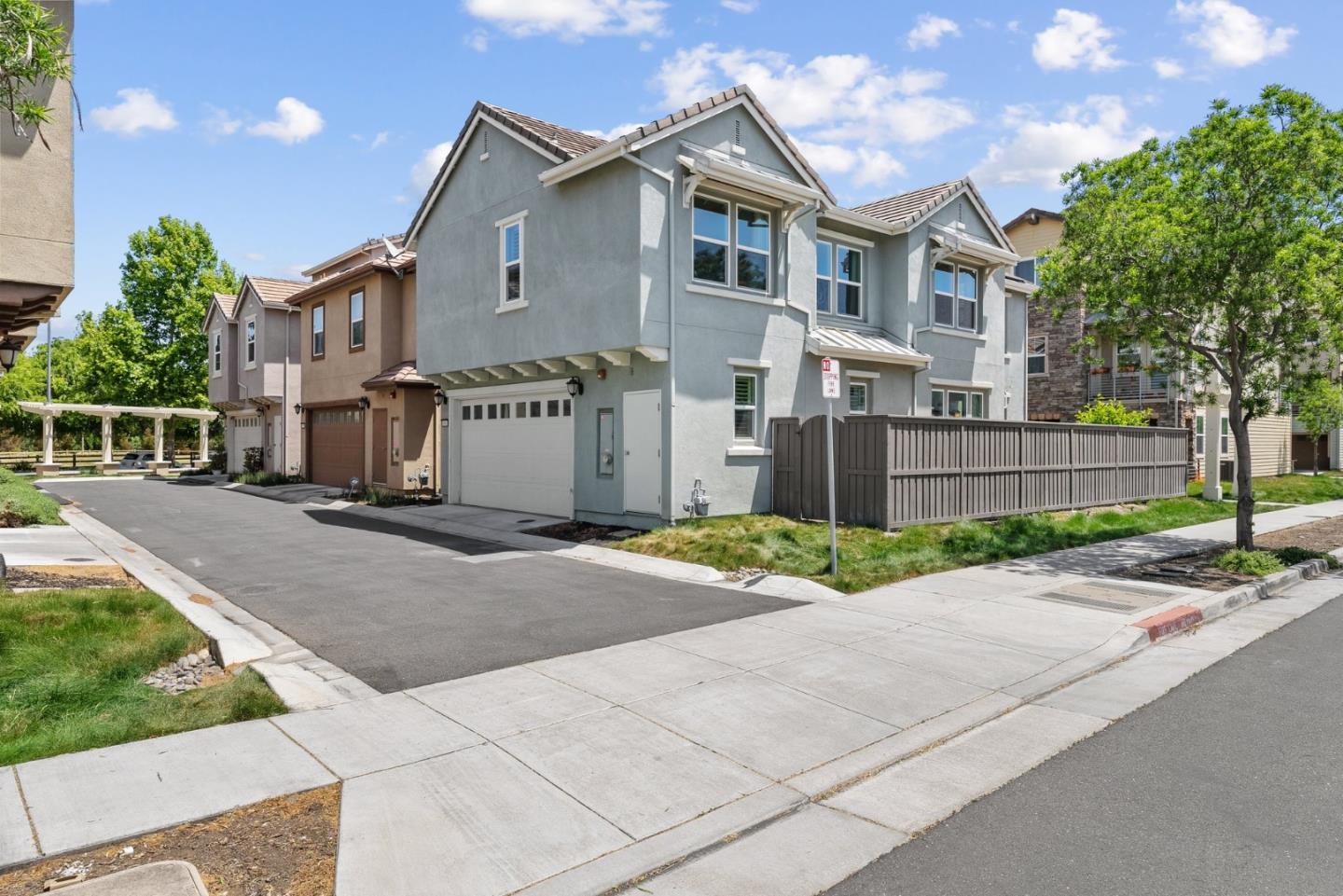 6080 Golden Vista DR