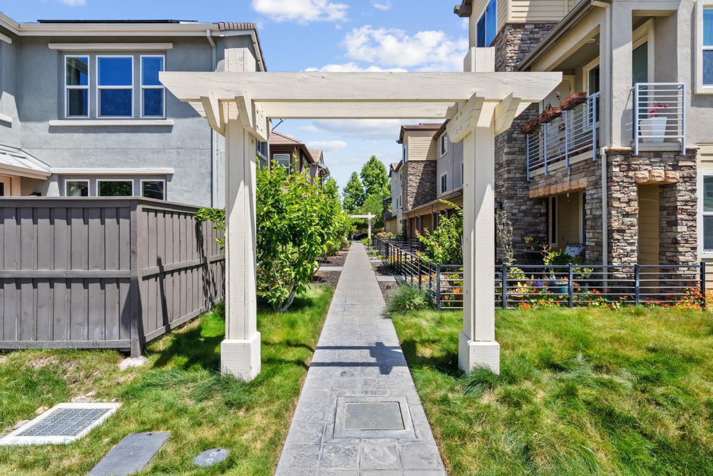 6080 Golden Vista DR