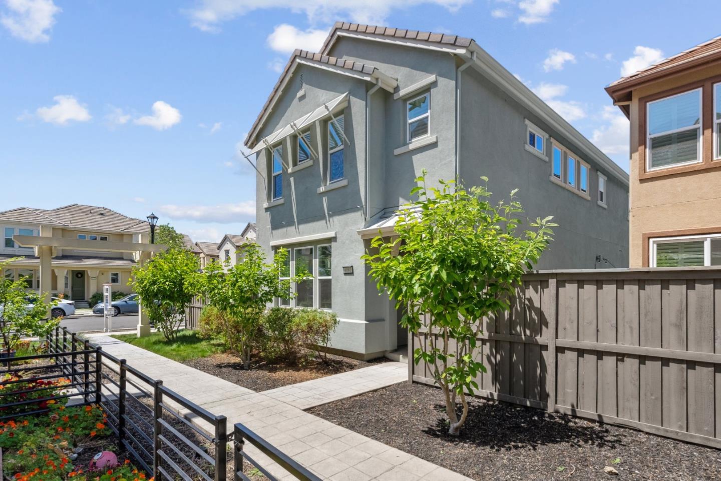 6080 Golden Vista DR