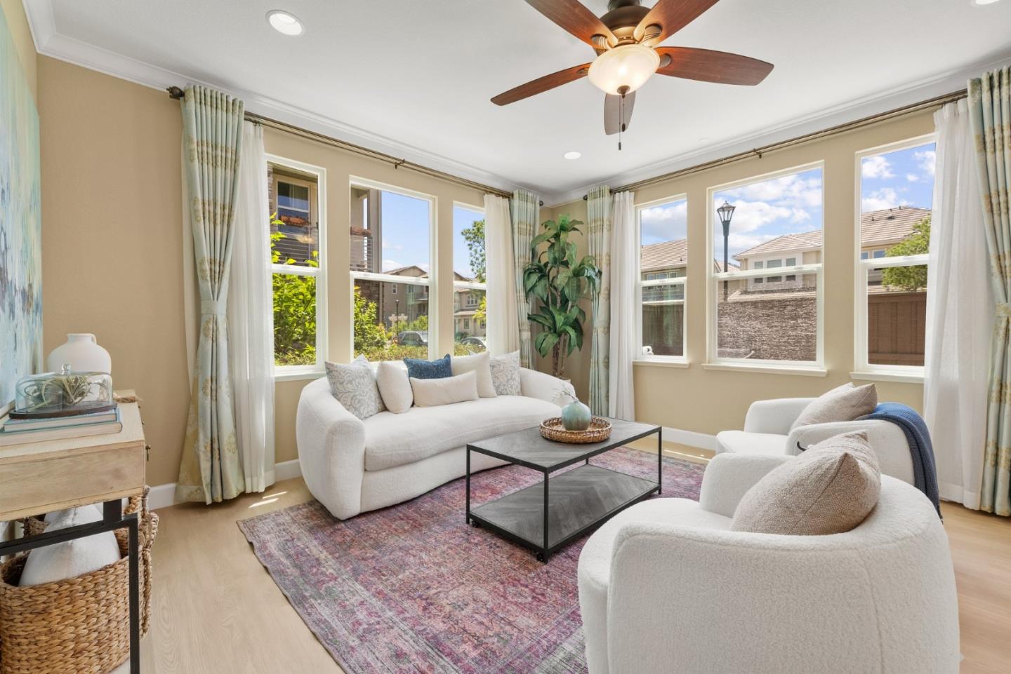 6080 Golden Vista DR