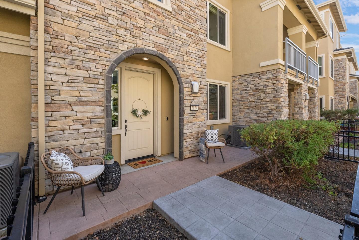 5974 Larkstone LOOP
