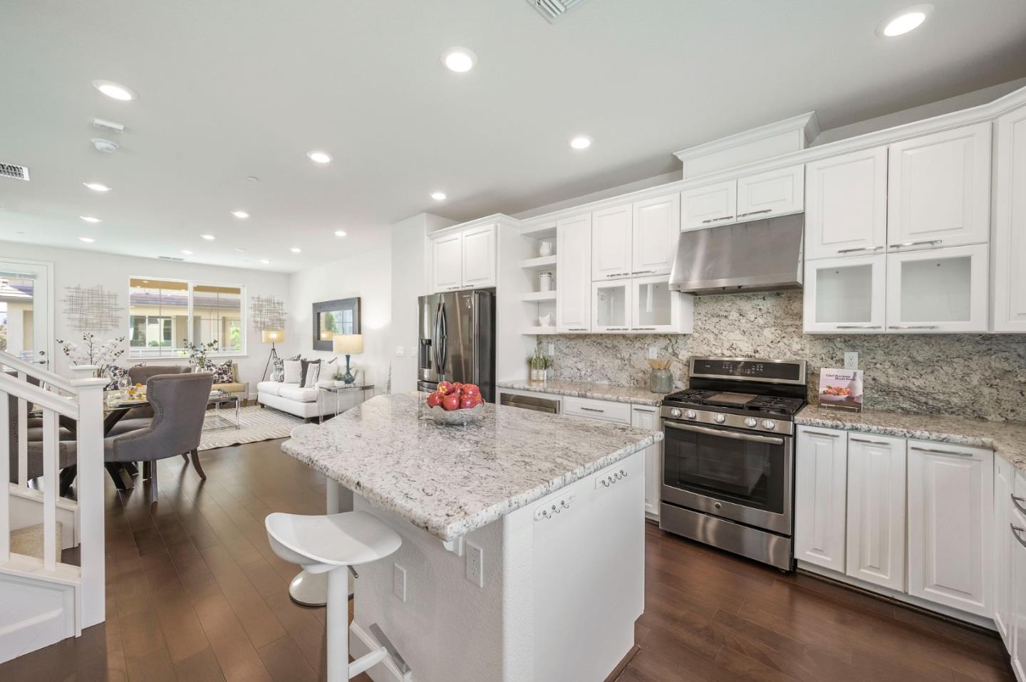 638 Willow Bend CT