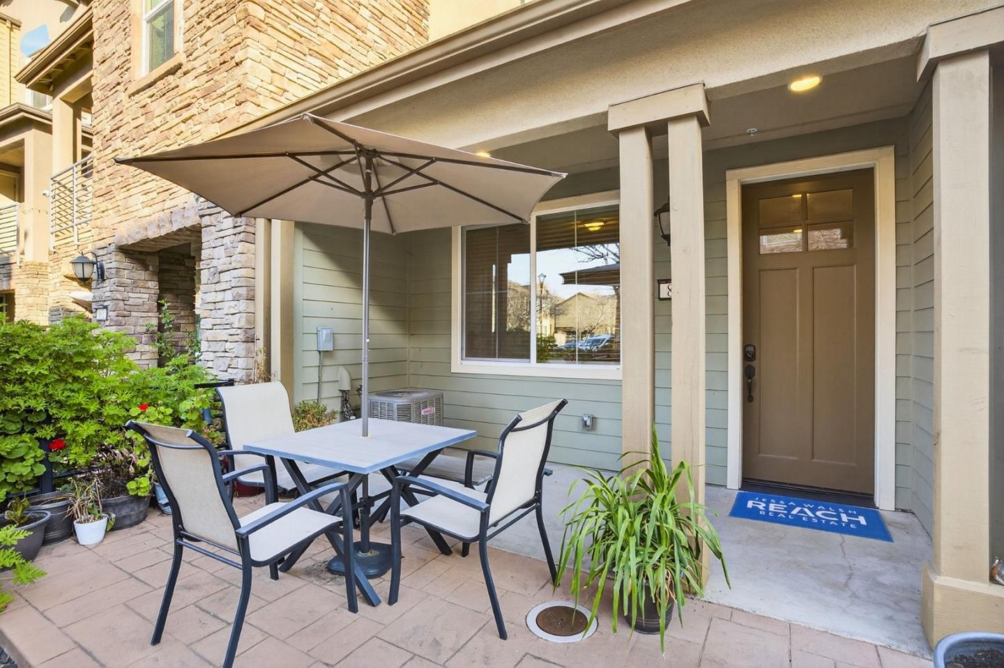 890 White Moonstone Loop