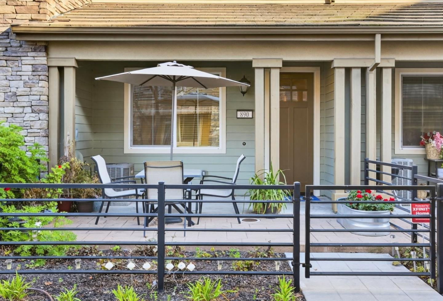 890 White Moonstone Loop