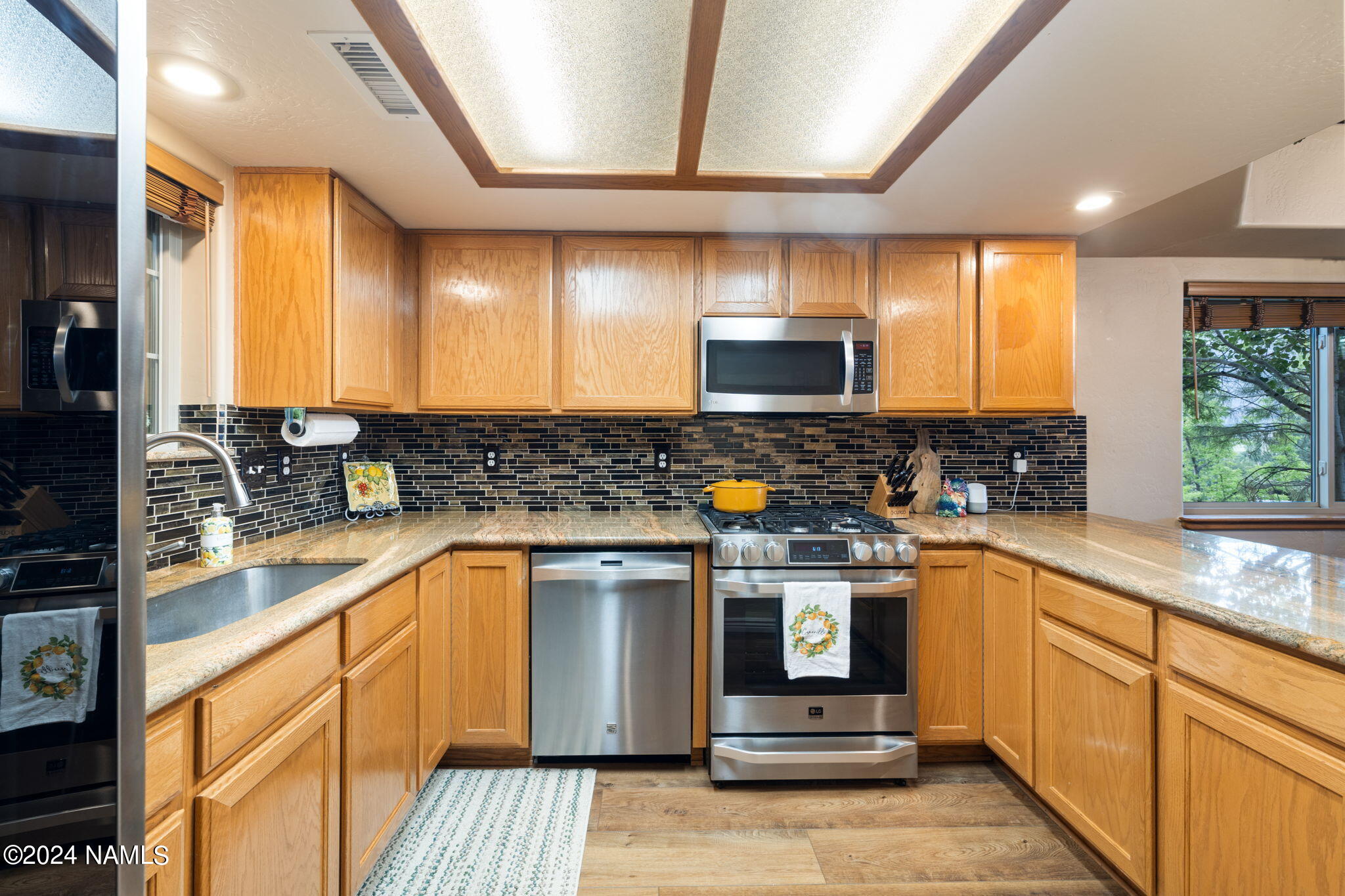 5902 E Mountain Oaks Drive