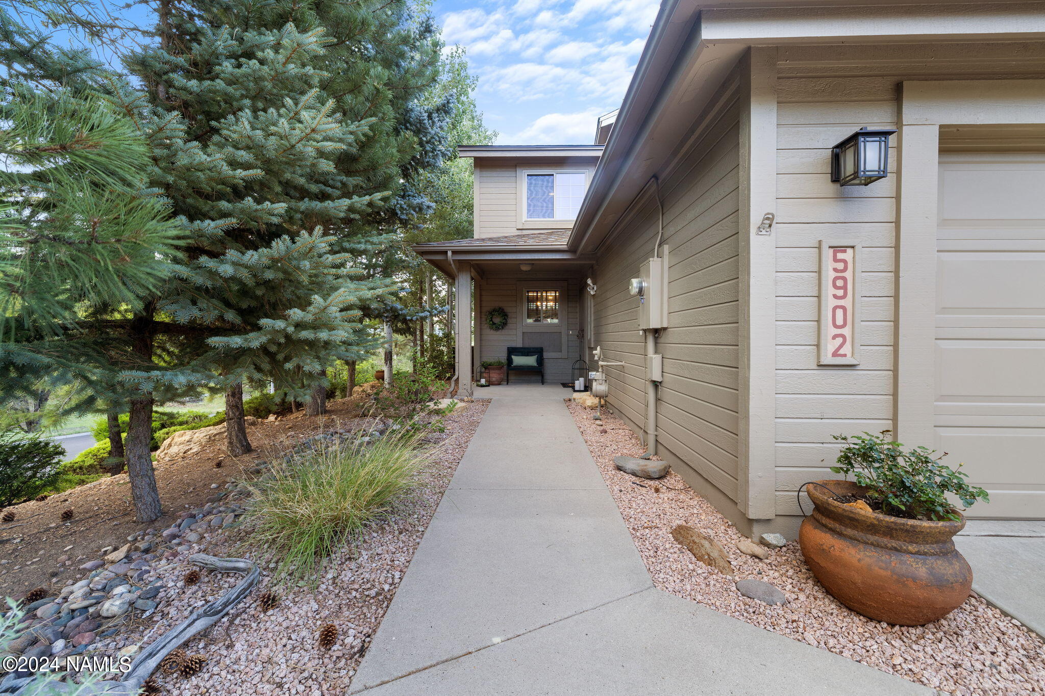 5902 E Mountain Oaks Drive