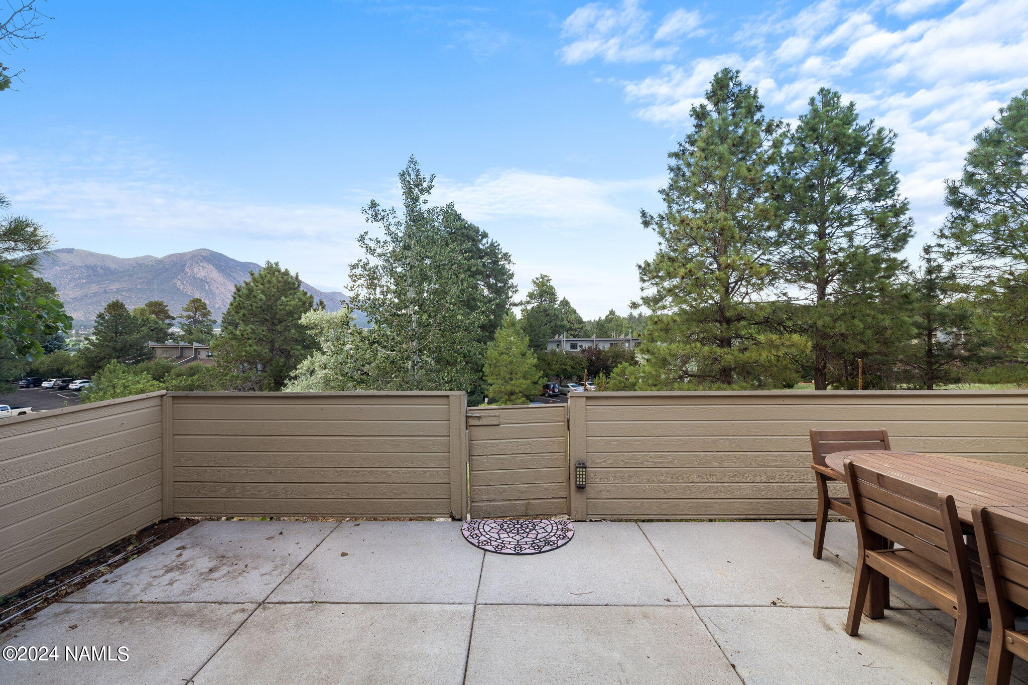 5902 E Mountain Oaks Drive