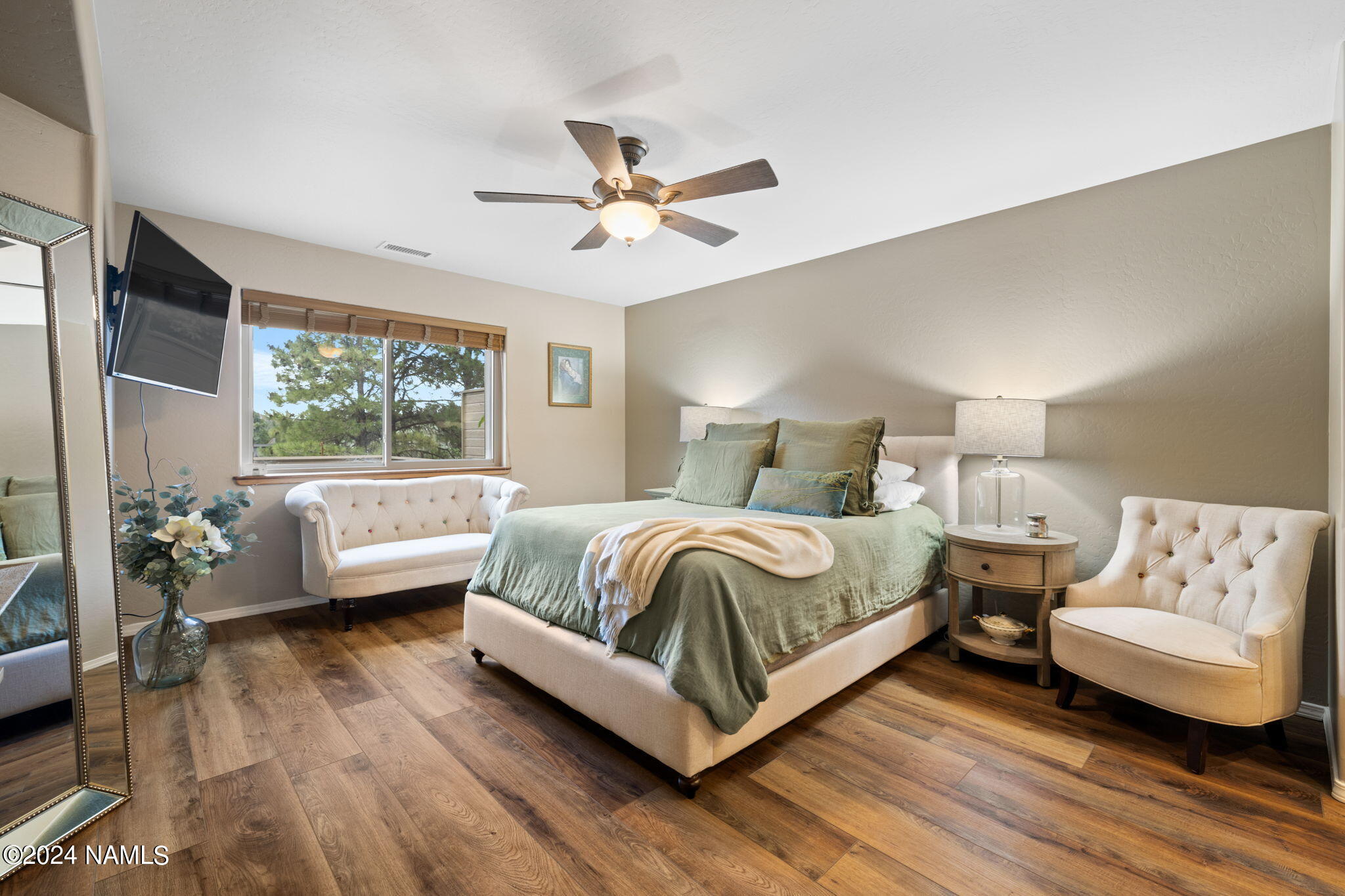 5902 E Mountain Oaks Drive