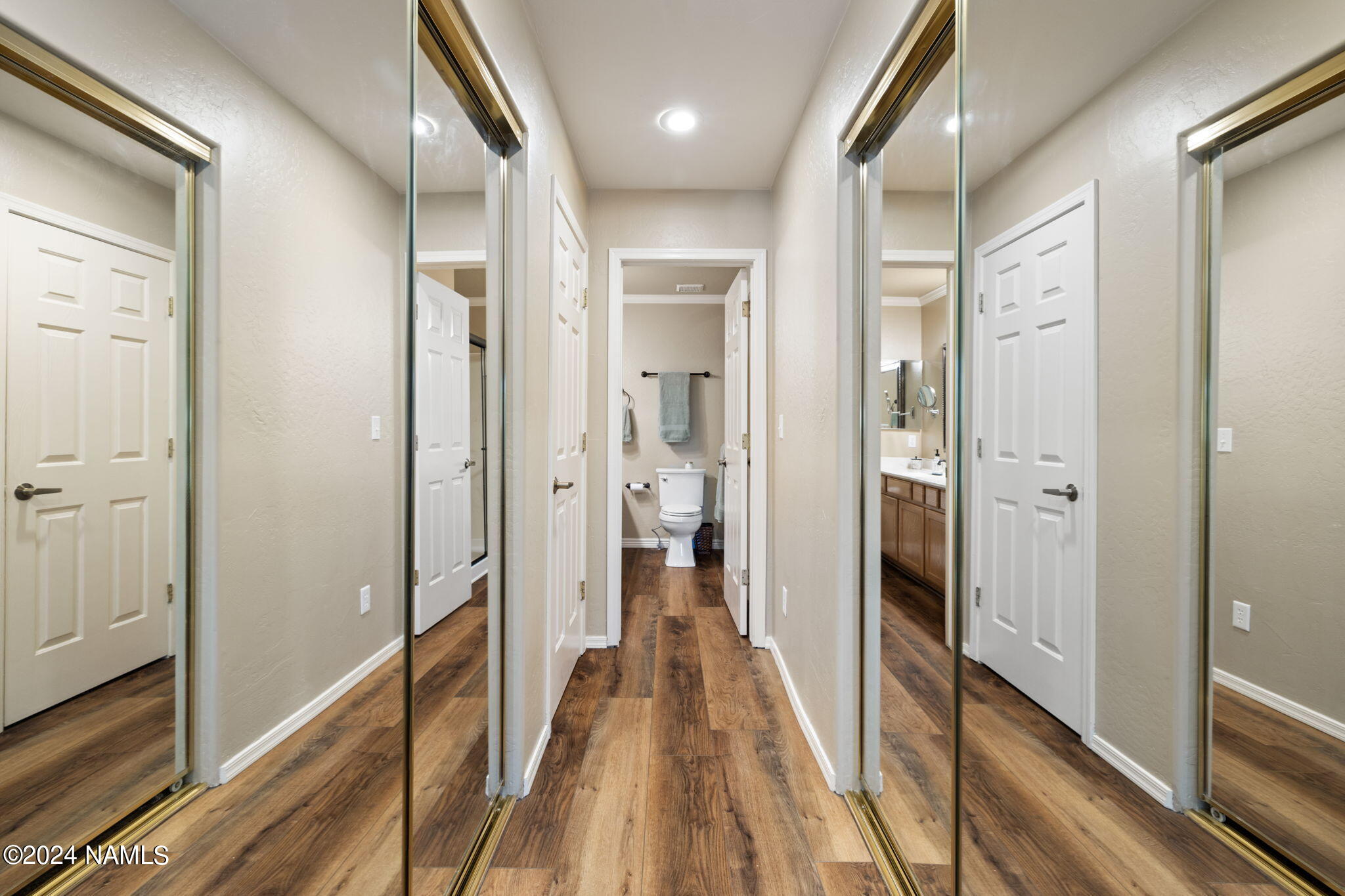 5902 E Mountain Oaks Drive