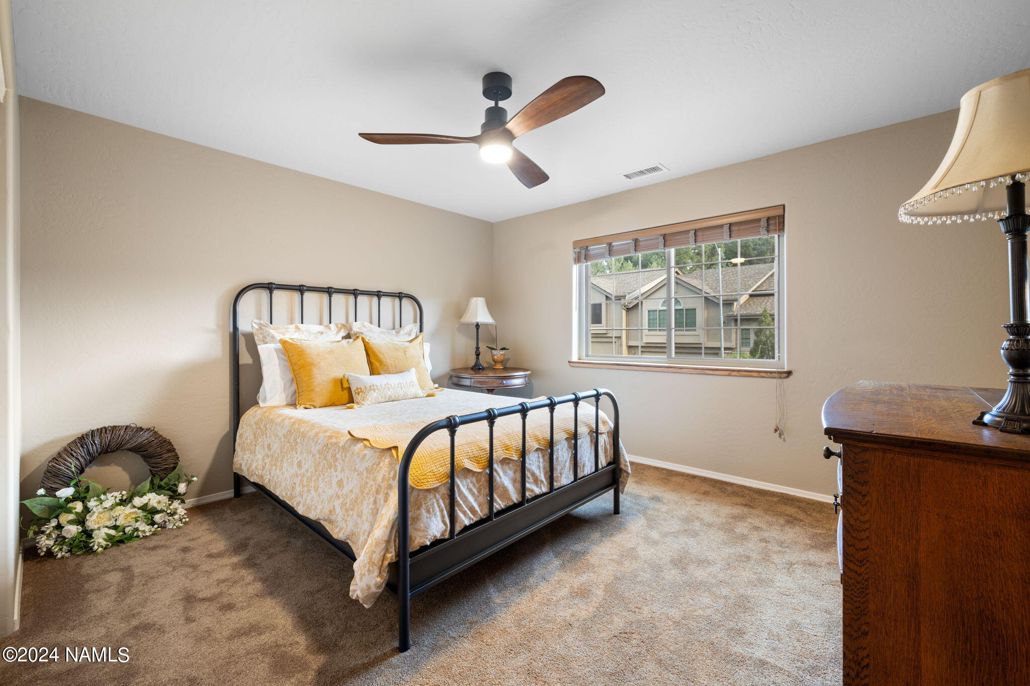 5902 E Mountain Oaks Drive