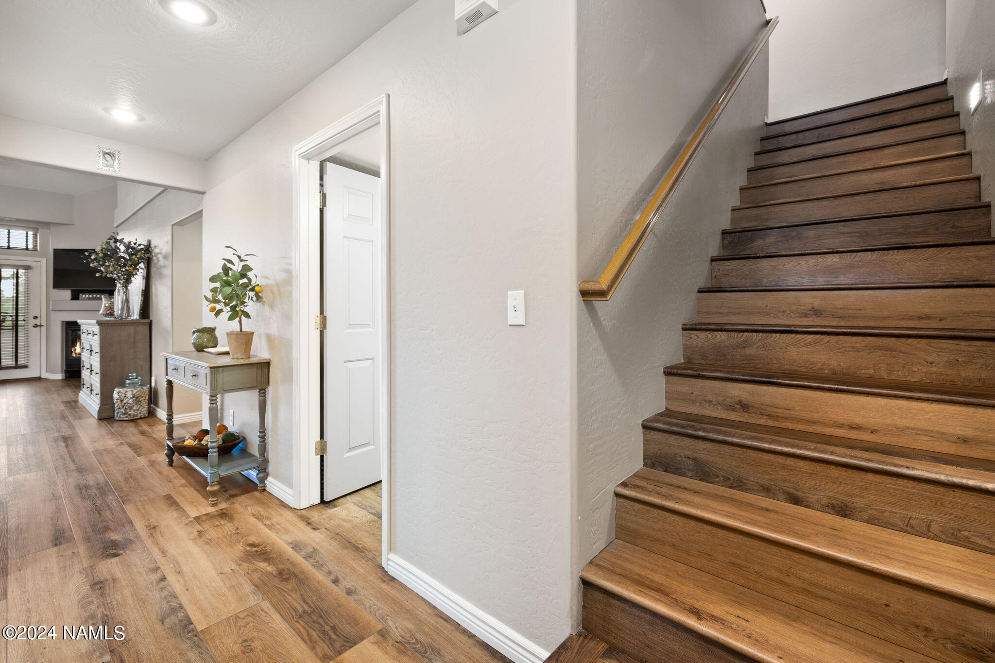 5902 E Mountain Oaks Drive