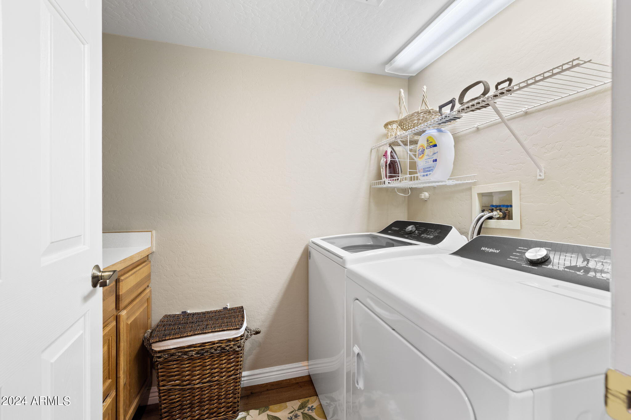 5902 E MOUNTAIN OAKS Drive