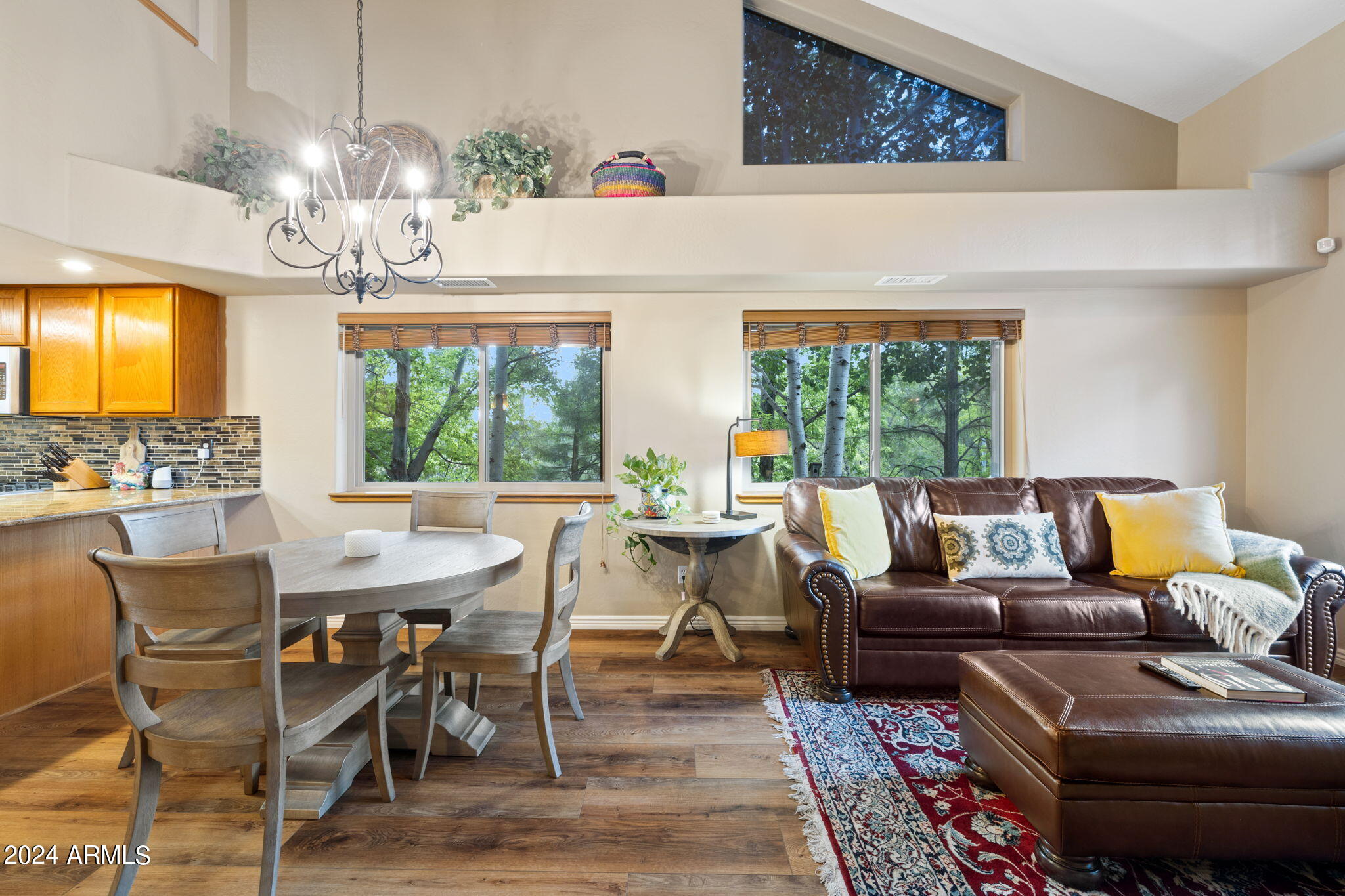 5902 E MOUNTAIN OAKS Drive