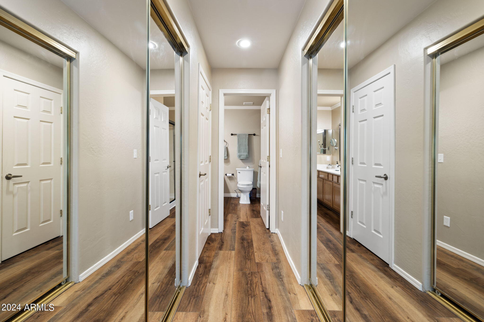 5902 E MOUNTAIN OAKS Drive