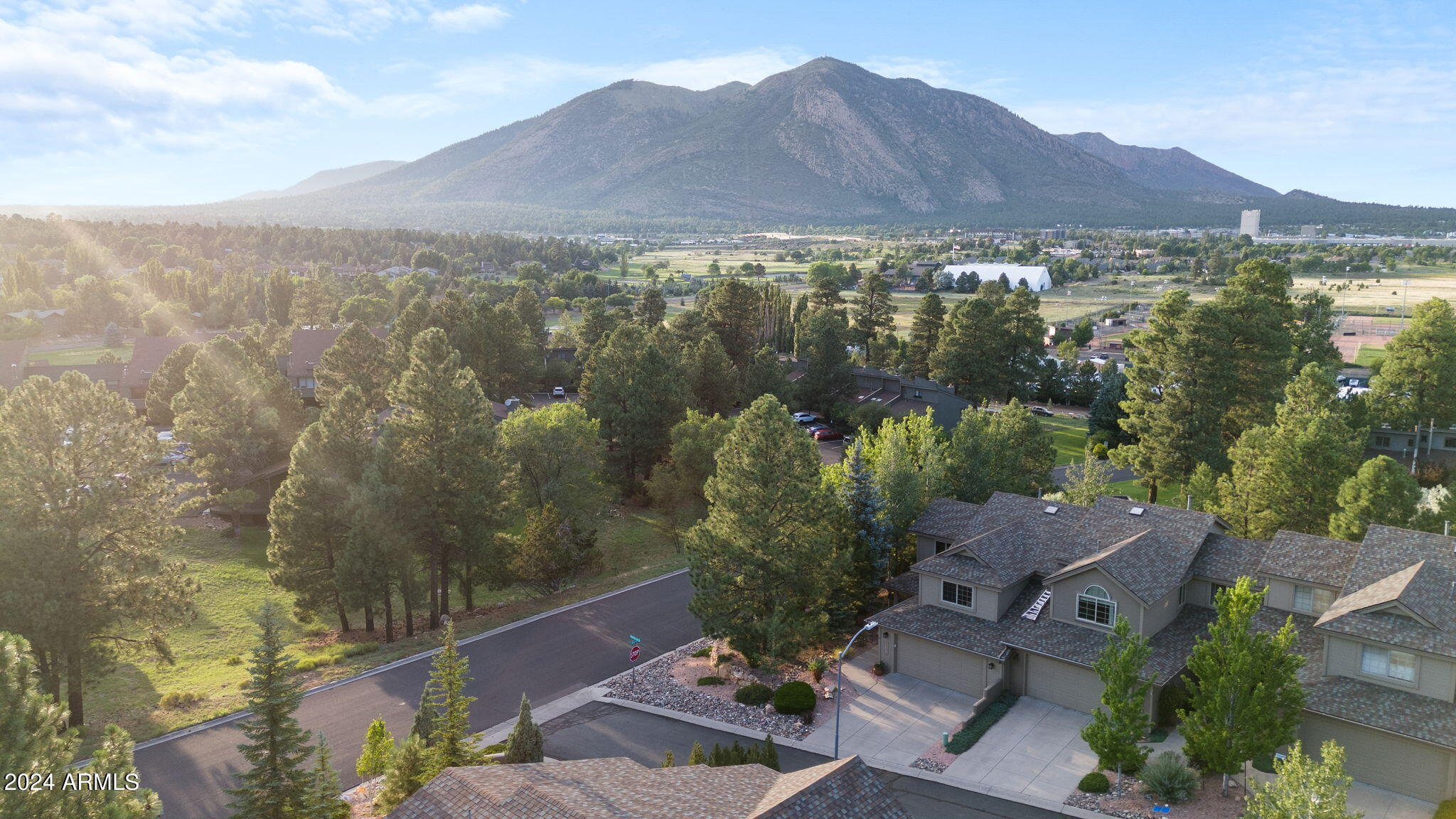 5902 E MOUNTAIN OAKS Drive