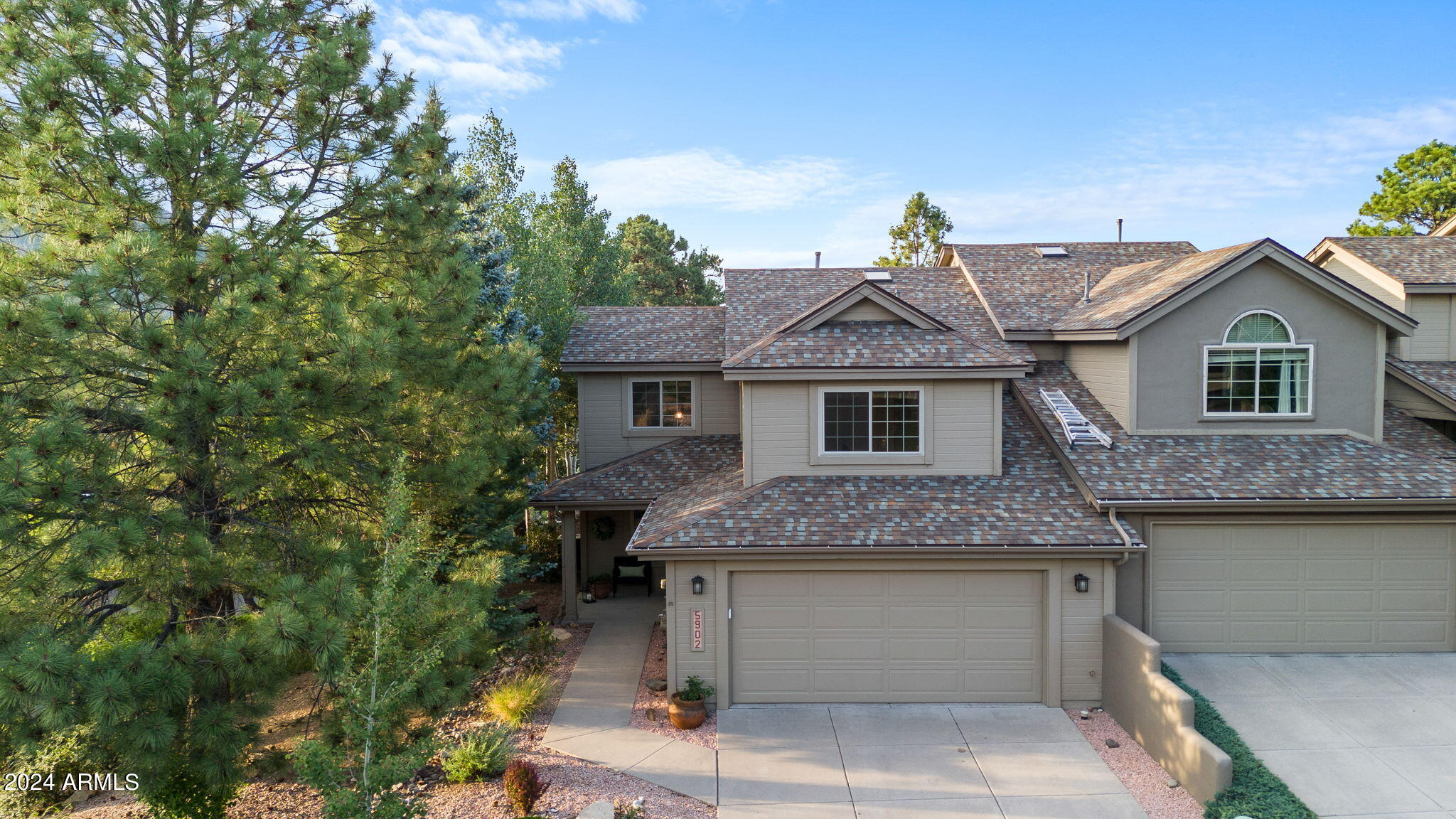 5902 E MOUNTAIN OAKS Drive