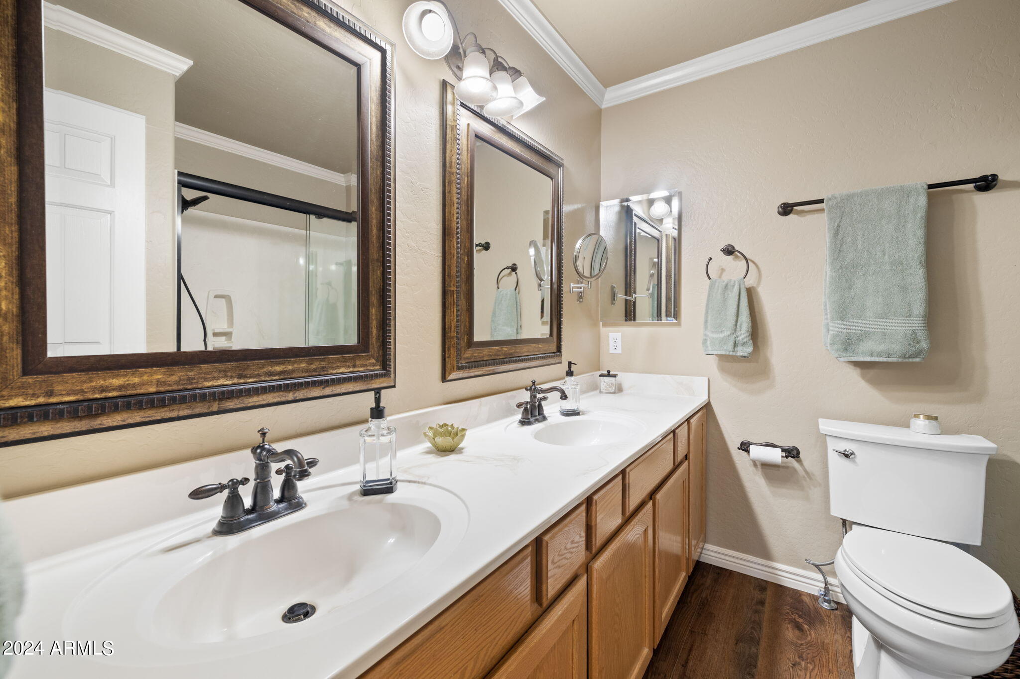 5902 E MOUNTAIN OAKS Drive