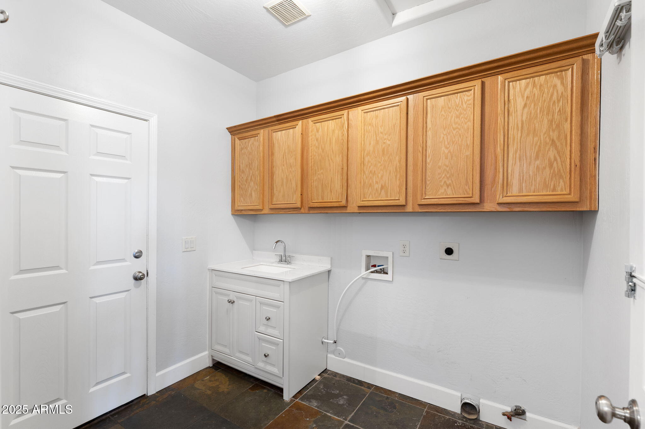 2097 W UNIVERSITY Avenue