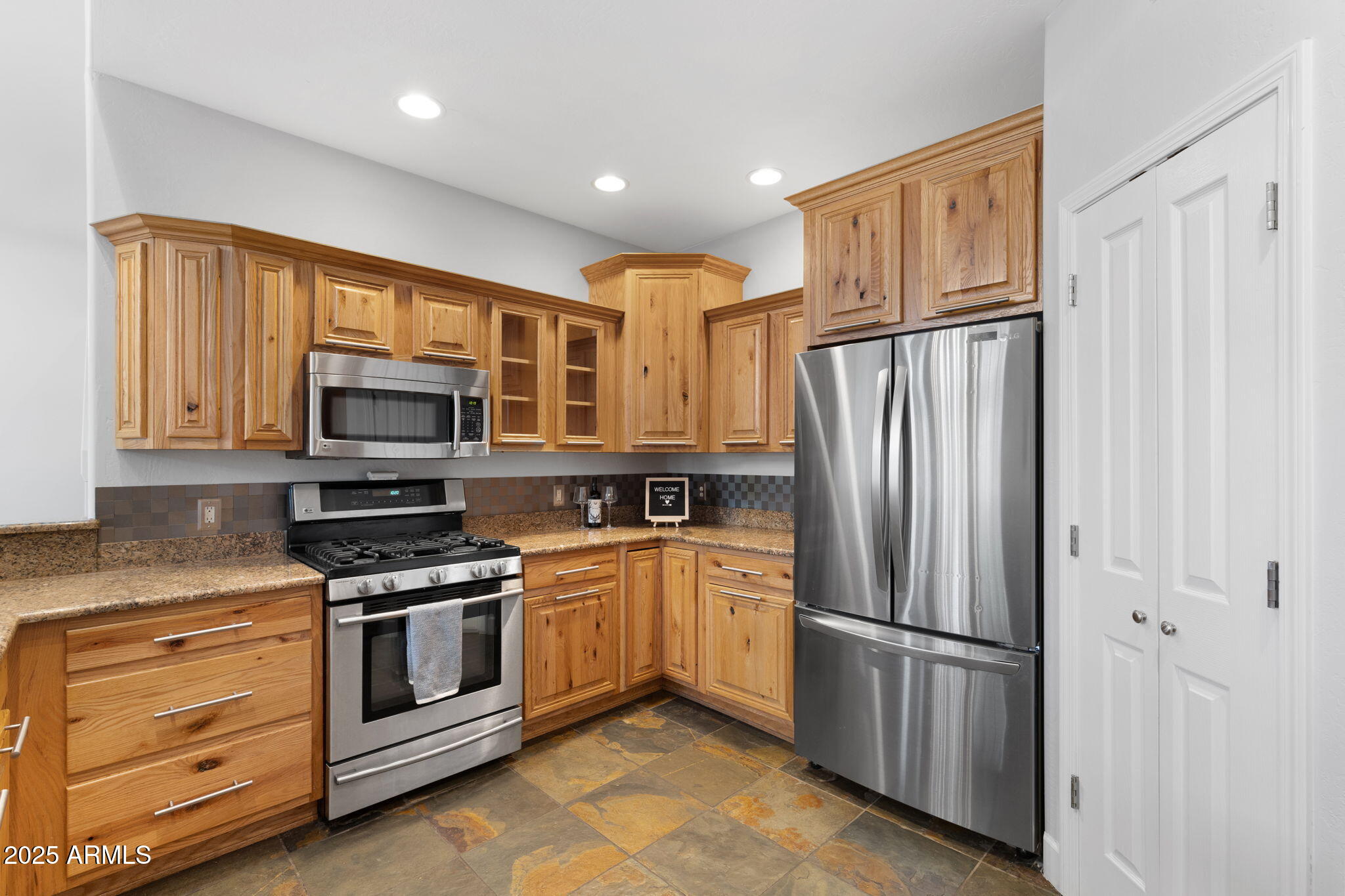 2097 W UNIVERSITY Avenue