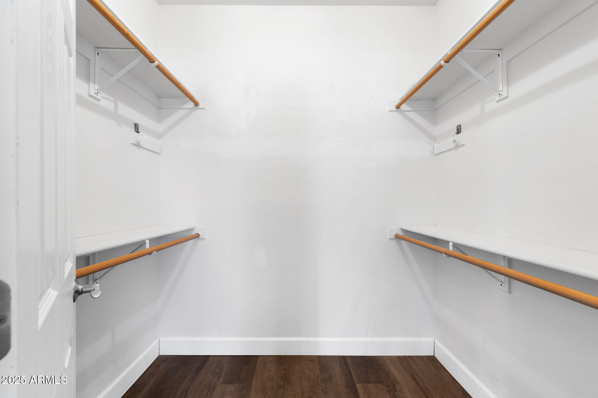 2097 W UNIVERSITY Avenue