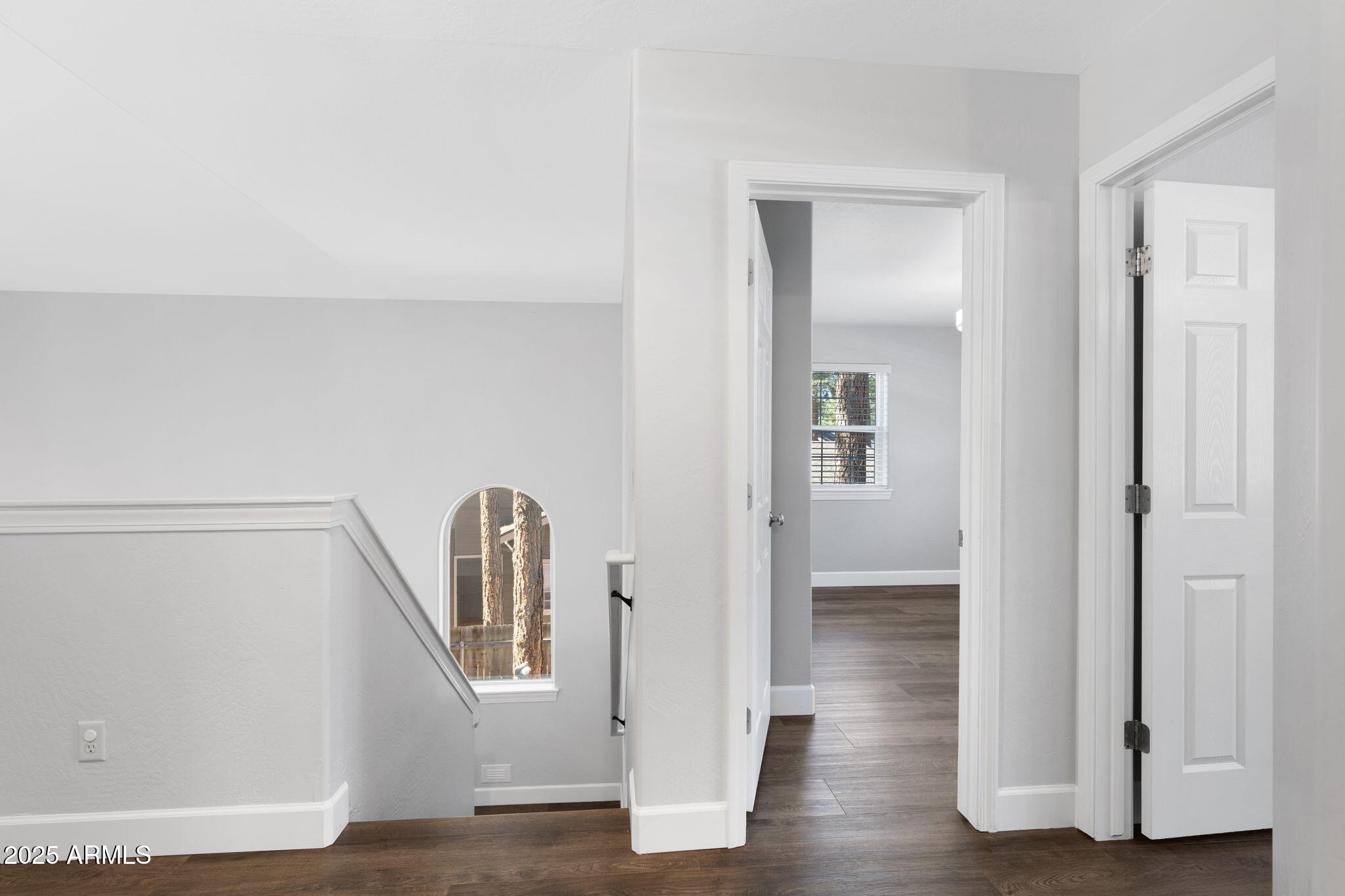 2097 W UNIVERSITY Avenue