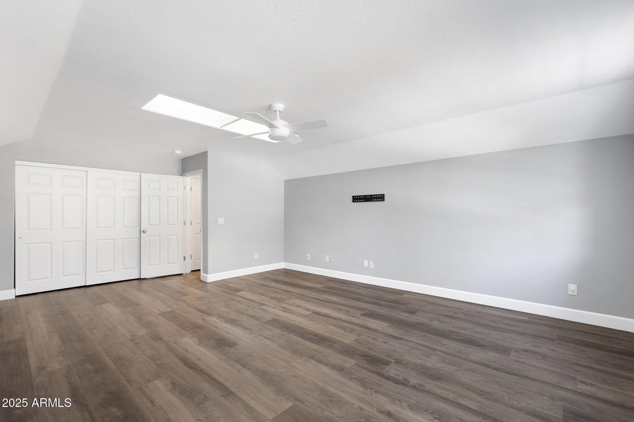 2097 W UNIVERSITY Avenue