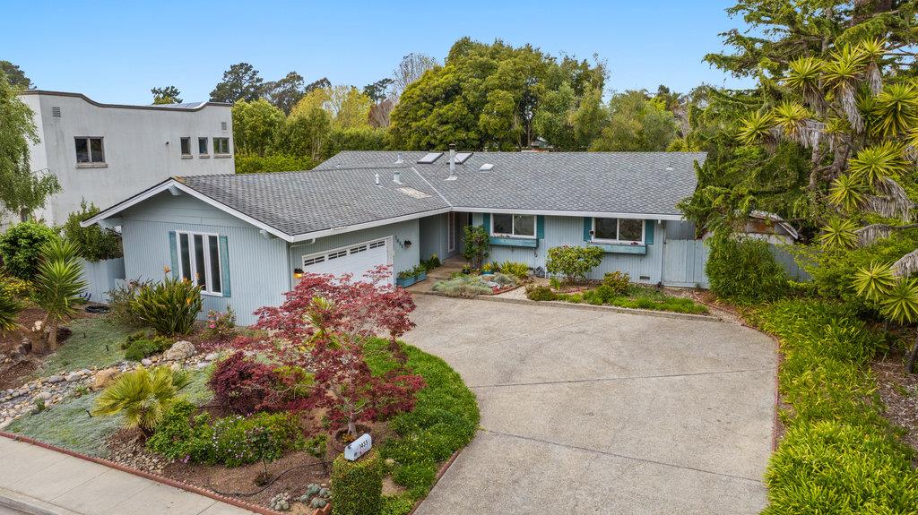 1435 Dolphin Drive