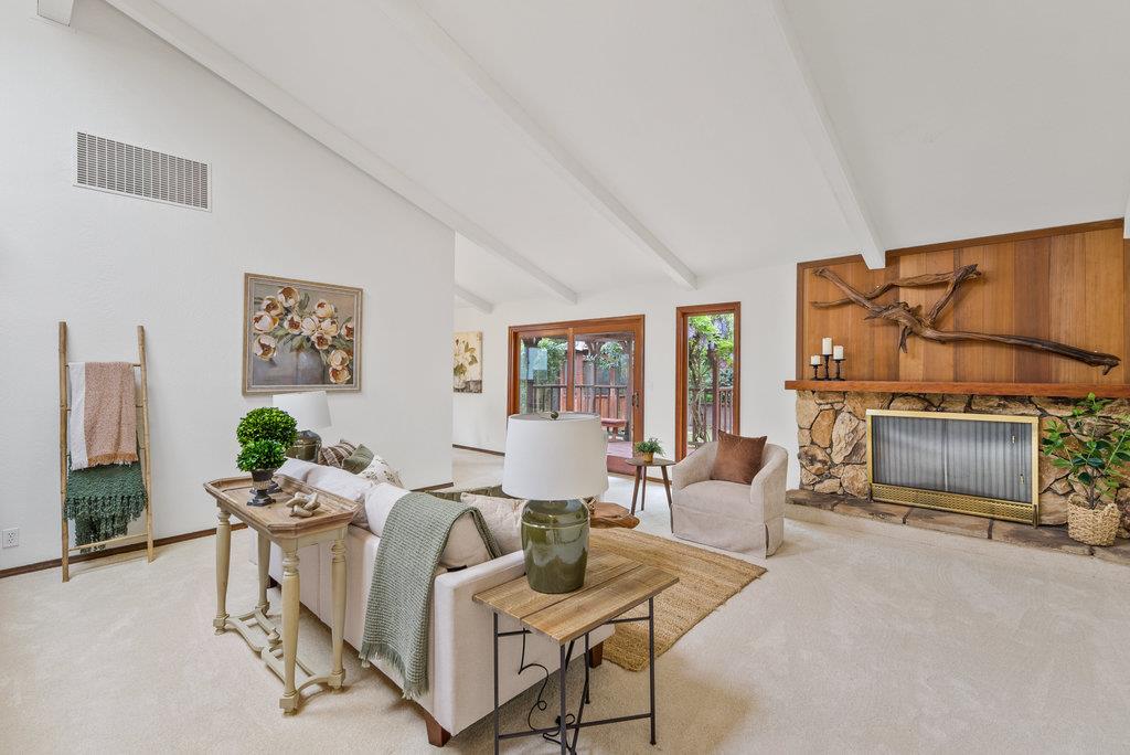 1435 Dolphin Drive