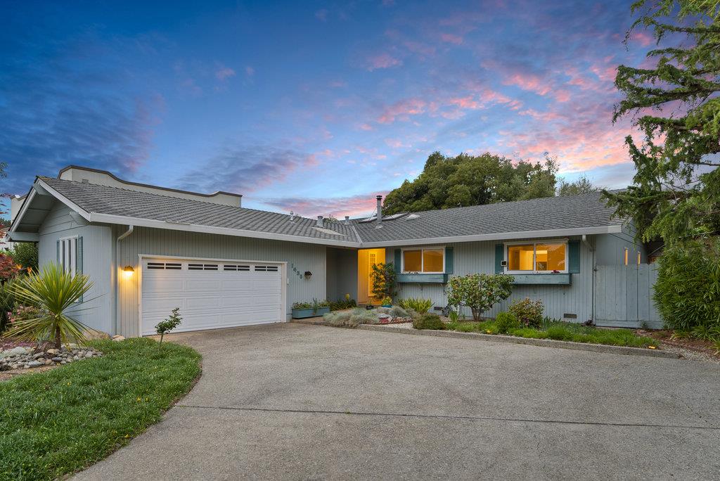 1435 Dolphin Drive
