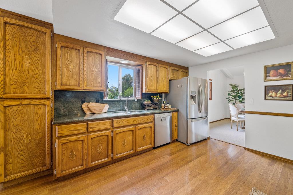 1435 Dolphin Drive