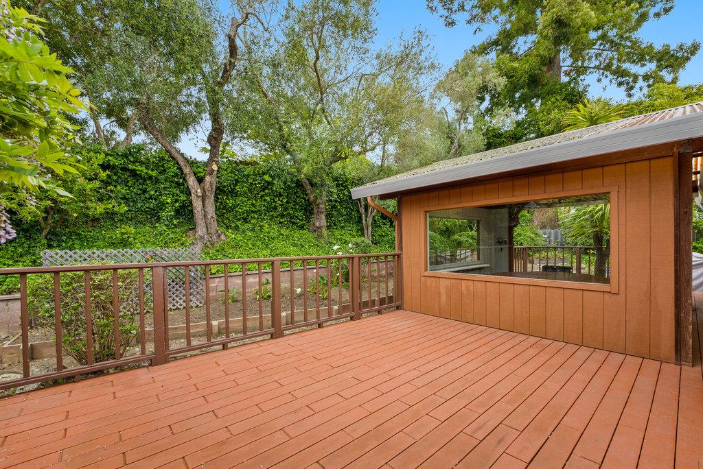 1435 Dolphin Drive