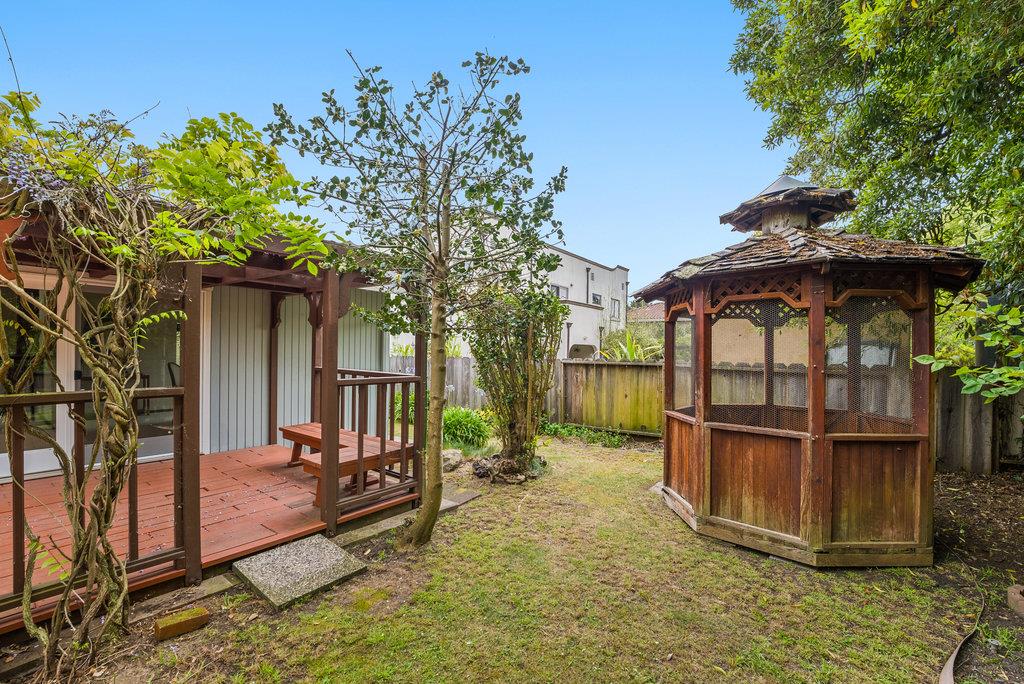 1435 Dolphin Drive