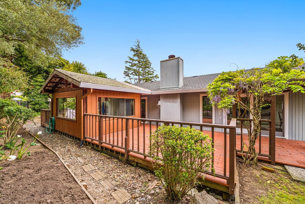 1435 Dolphin Drive