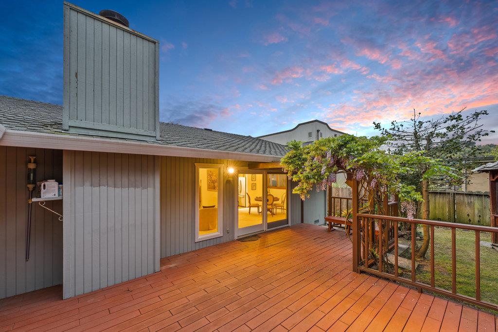 1435 Dolphin Drive