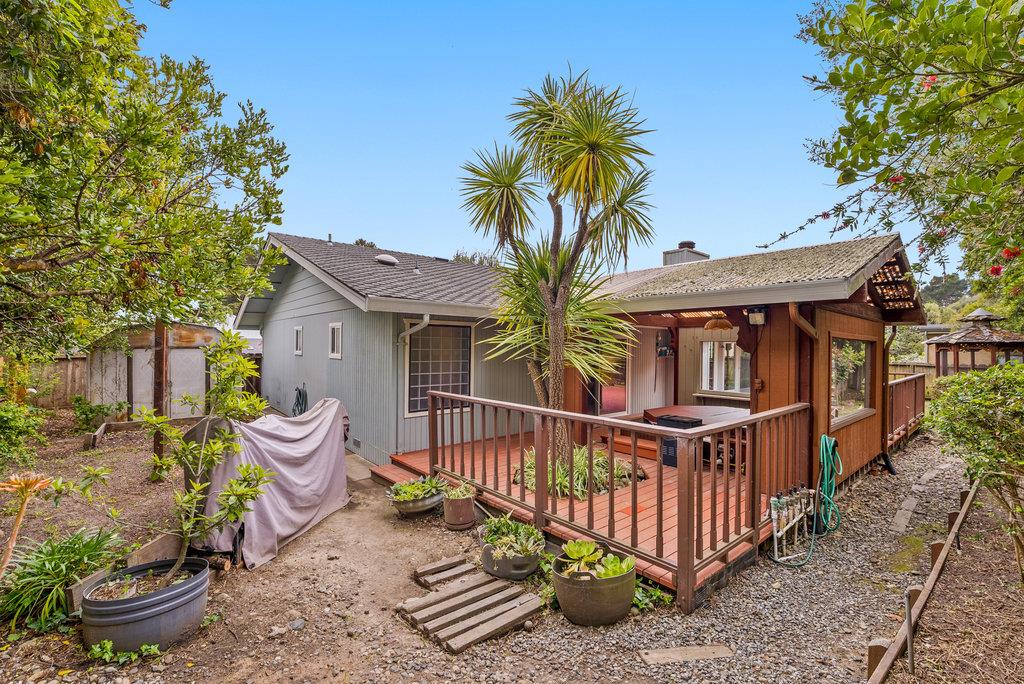 1435 Dolphin Drive