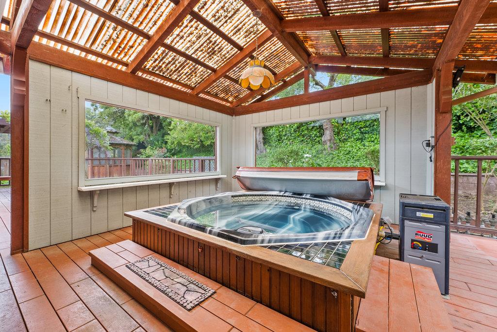 1435 Dolphin Drive