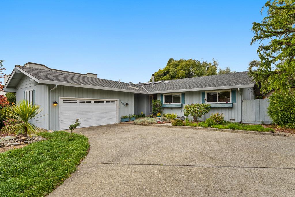 1435 Dolphin Drive