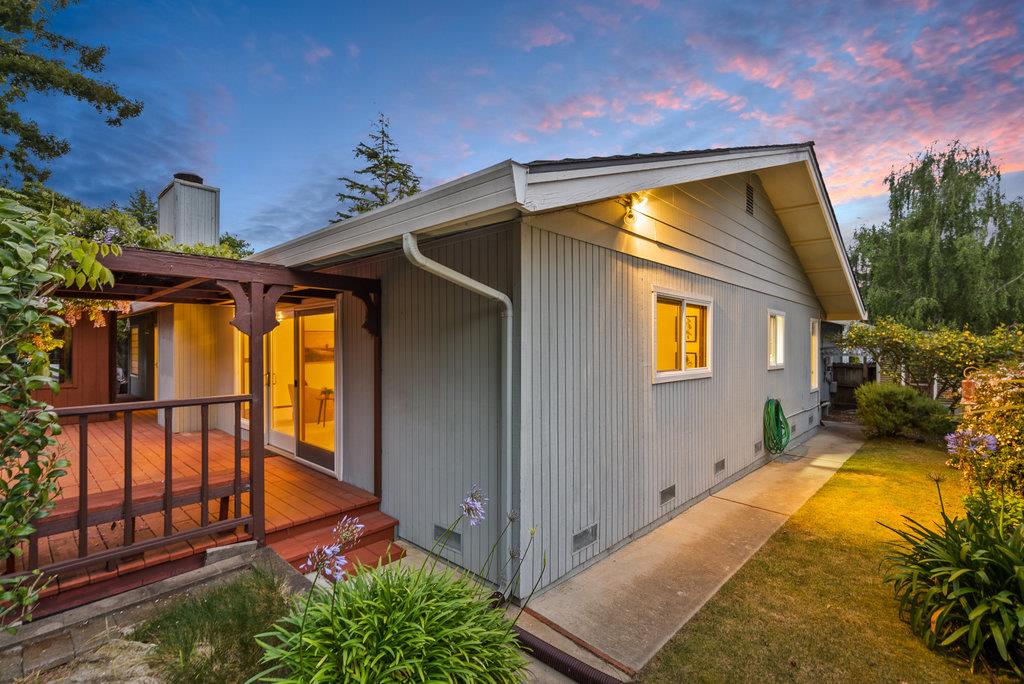 1435 Dolphin Drive