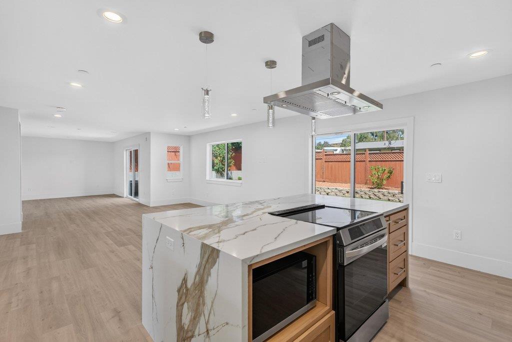 3390 Lillian Way