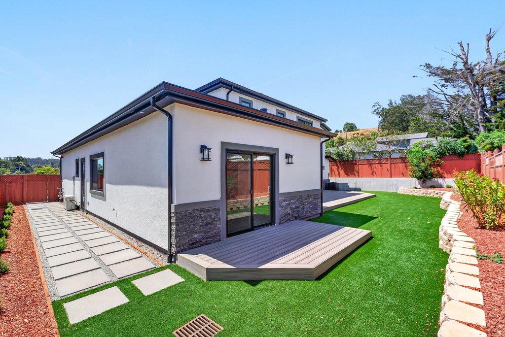 3390 Lillian Way